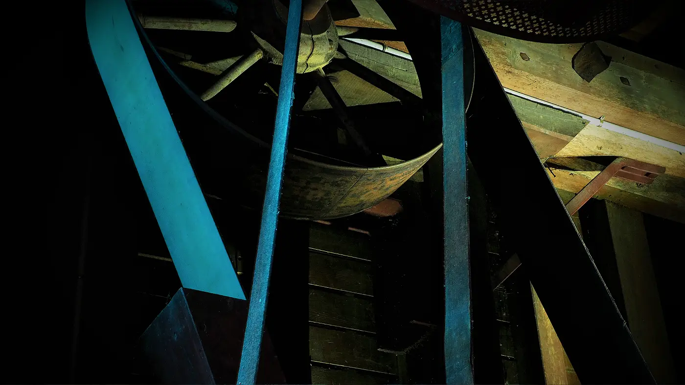Lightpainting — roue dentée du Moulin de Porchères